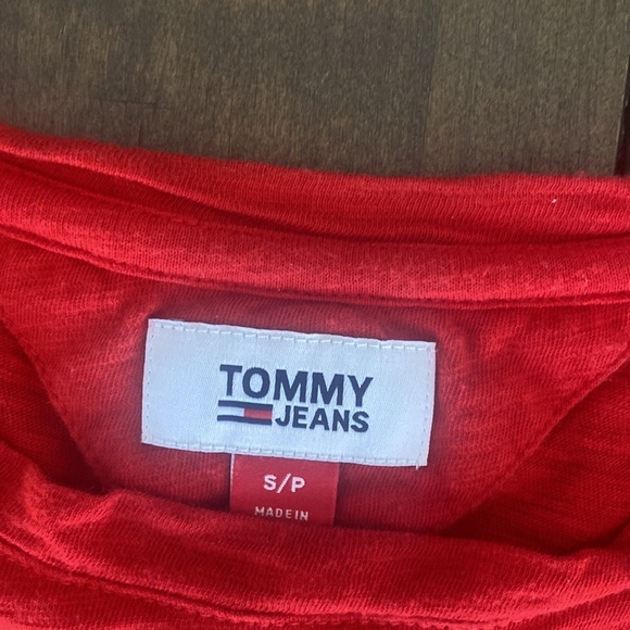 Tommy Jeans Y2K red‎ center badge crop tee oversized size S - Picture 2 of 3